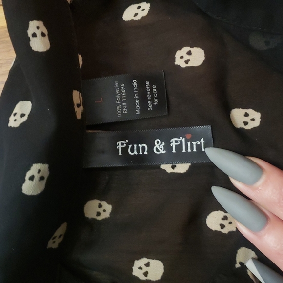 Fun & Flirt. Black Skull Blouse 💀- Size Large - Picture 4 of 5
